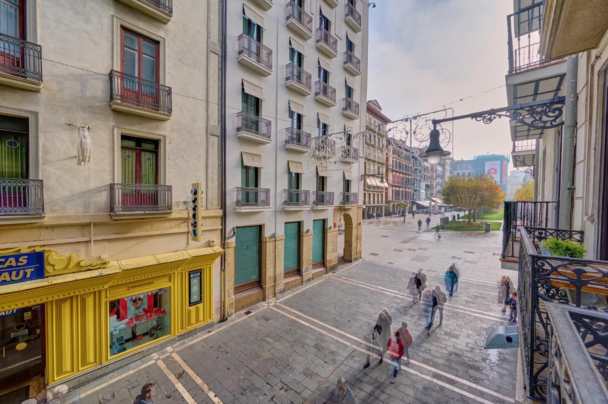 Chapitela 24 By Clabao * Pamplona